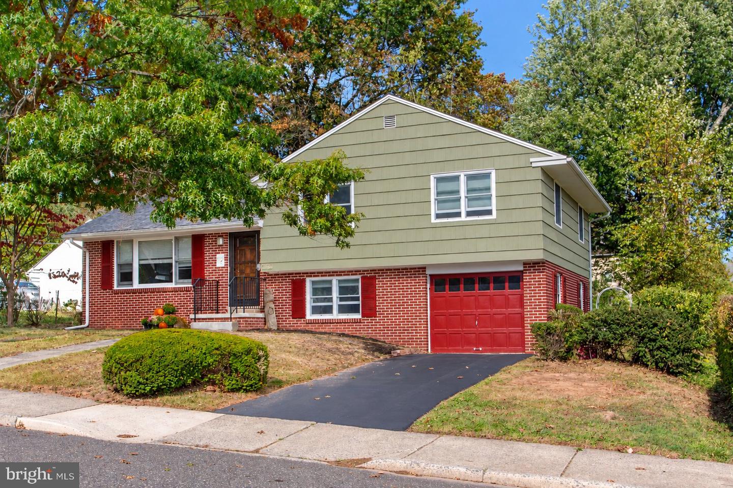 165 Hillcrest Ave # — photo