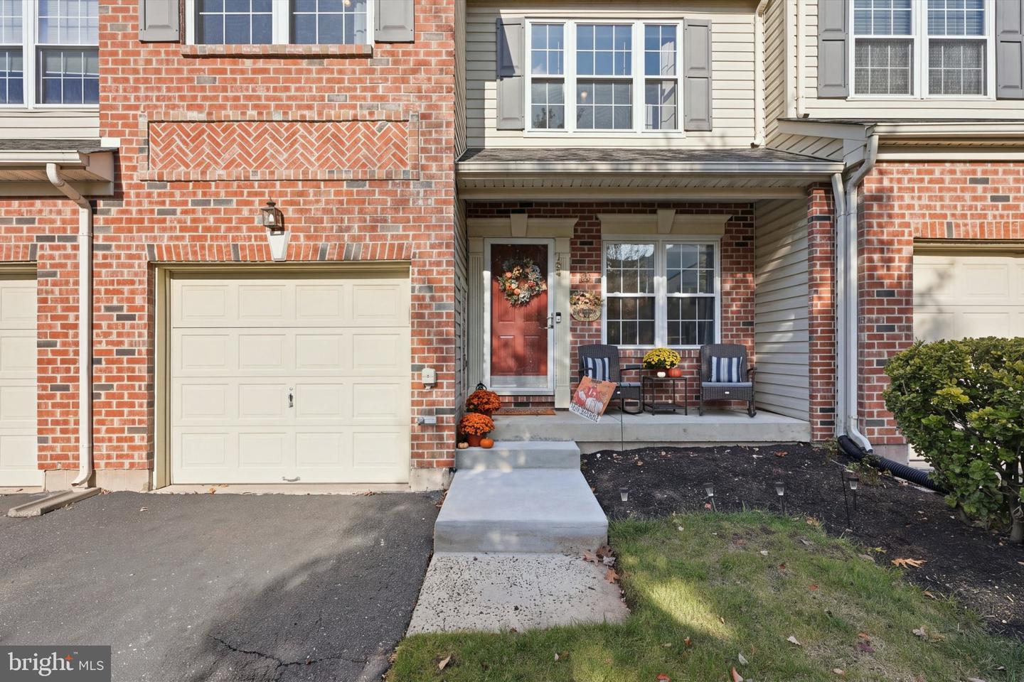 108 Williamsburg Way — photo