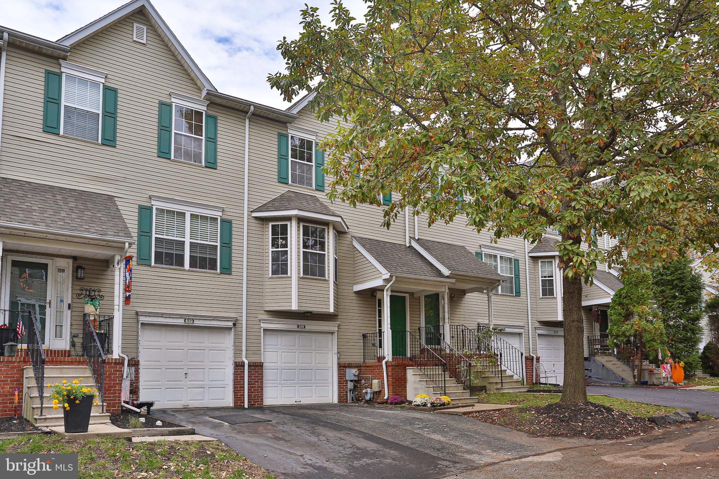 608 Wentworth Dr — photo