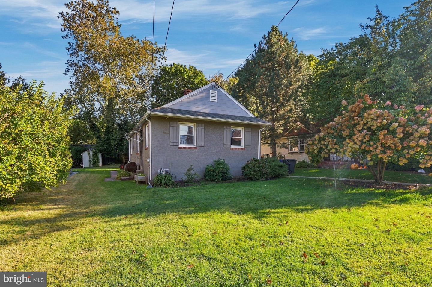 14 Waverly Rd # — photo