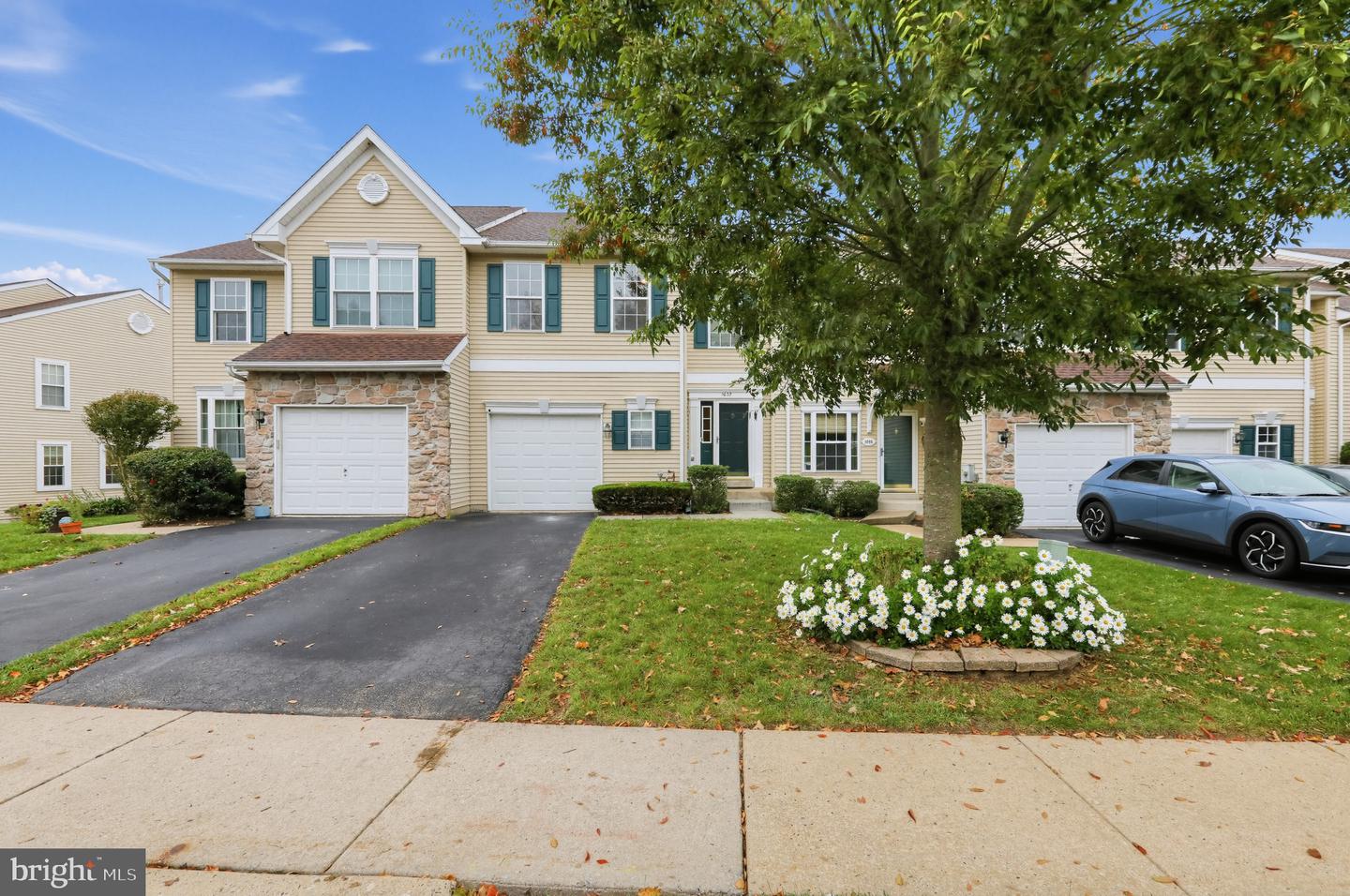 1037 Colin Dr — photo