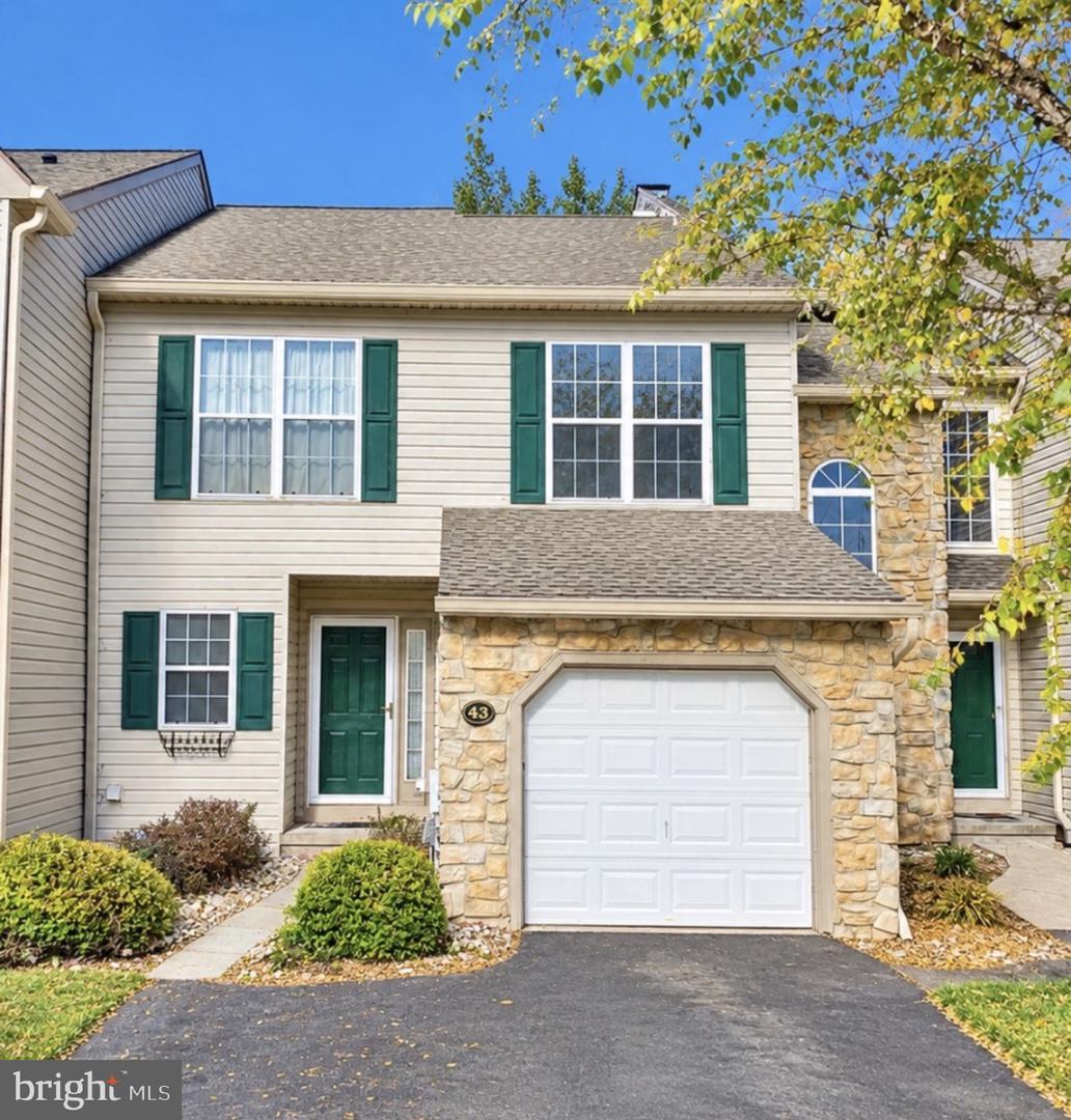 43 Essex Ct — photo