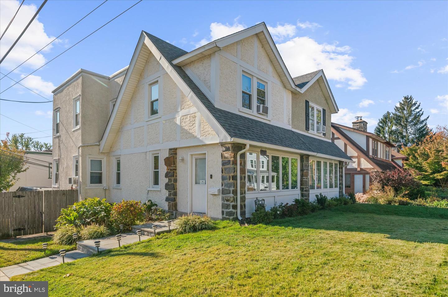 136 Rockland Rd — photo