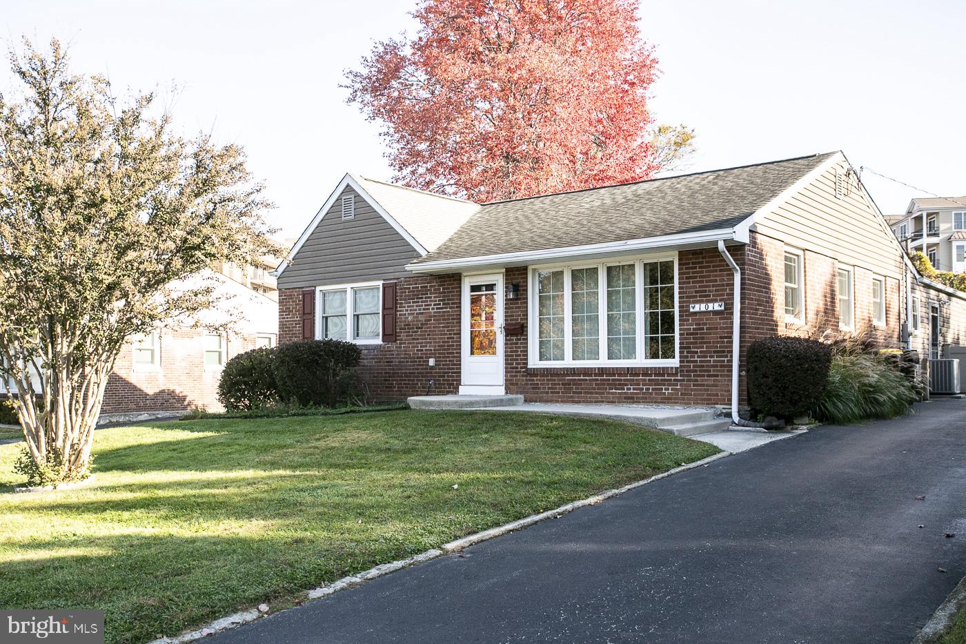 101 Colonial Dr — photo