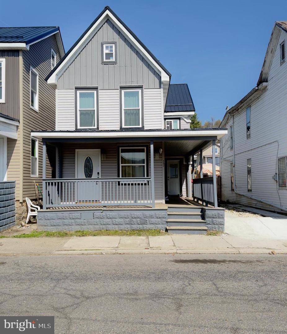 157 W Fourth St — photo