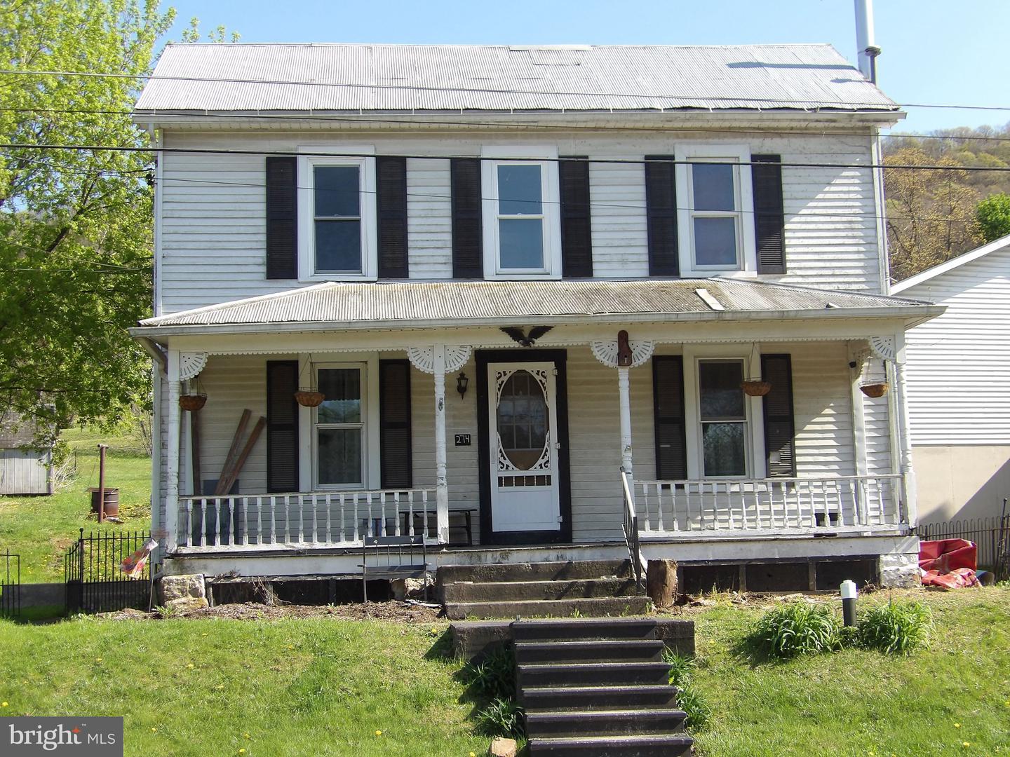 274 W Railroad St — photo