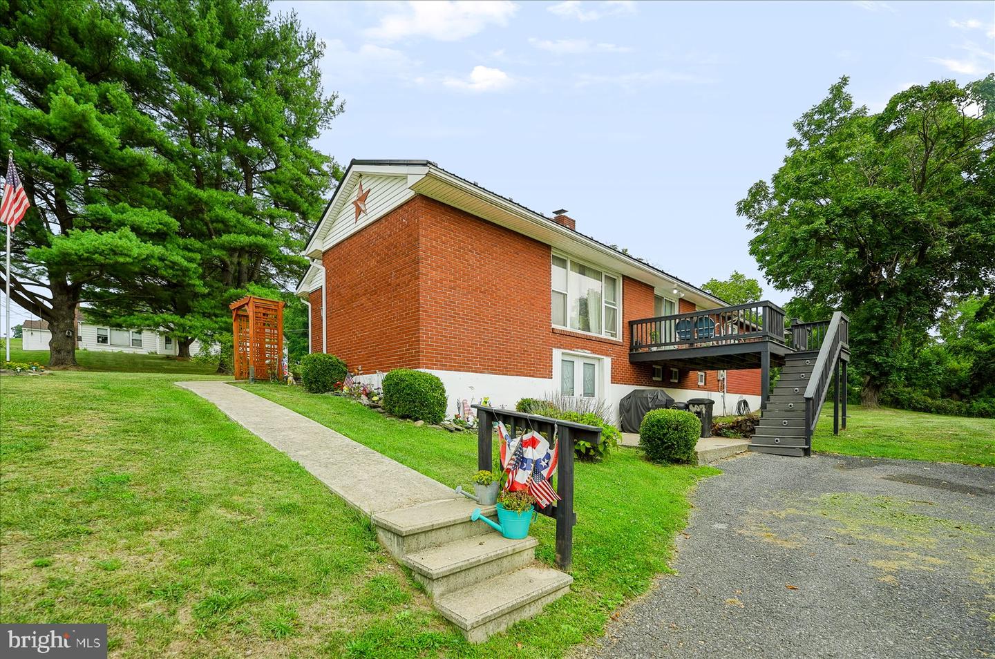 807 N Pine St — photo