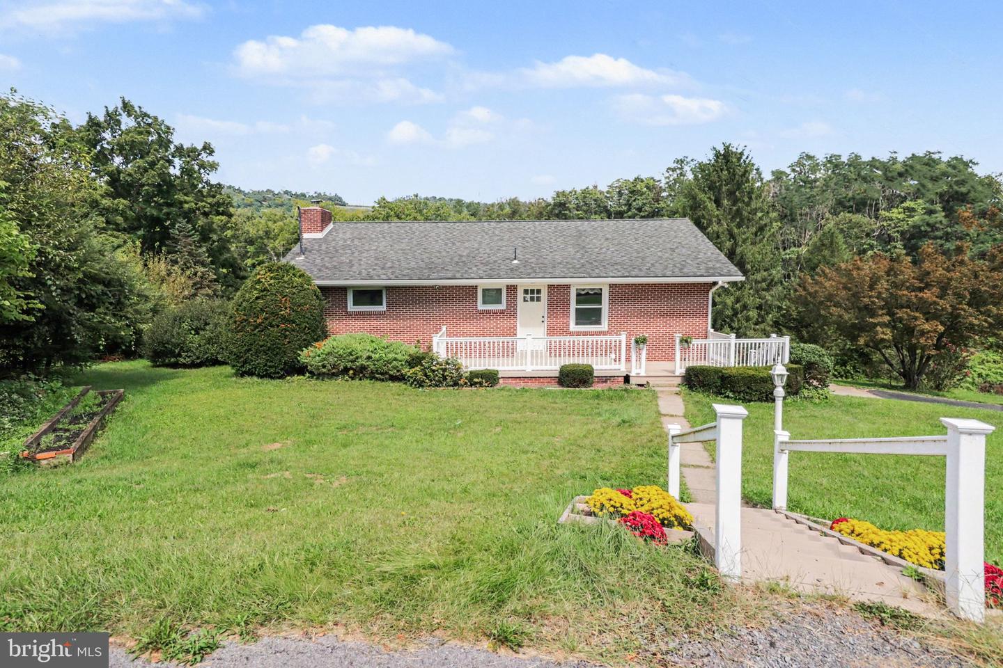 1445 Loop Rd — photo