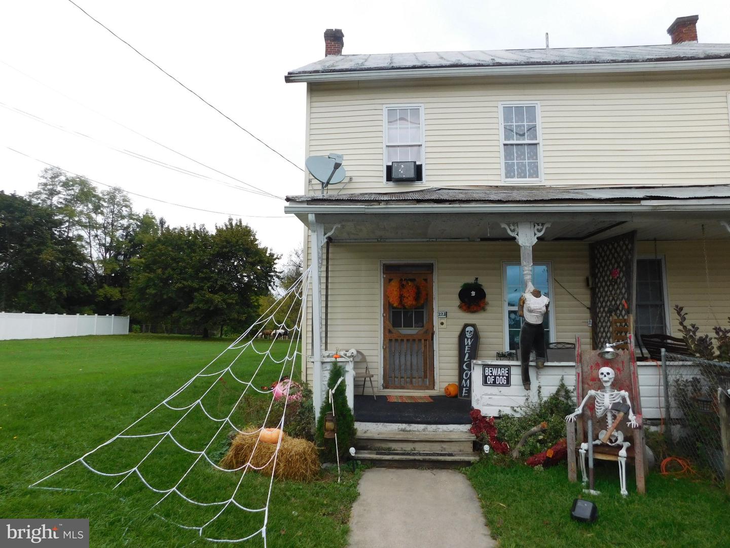 221 College Ave — photo