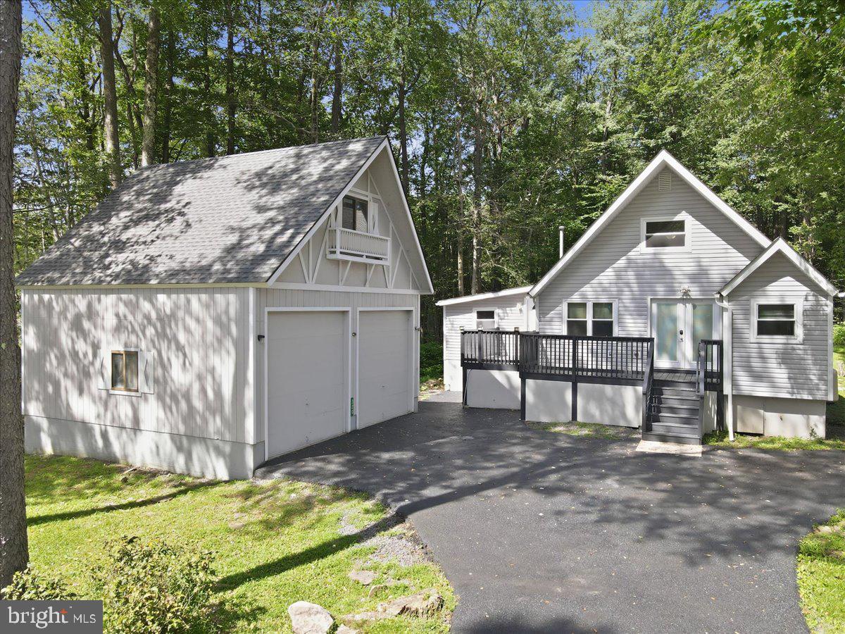 320 Lamont Way — photo
