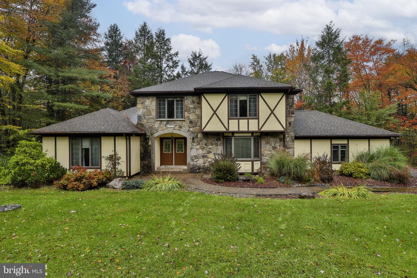 157 Greenwood Dr — photo