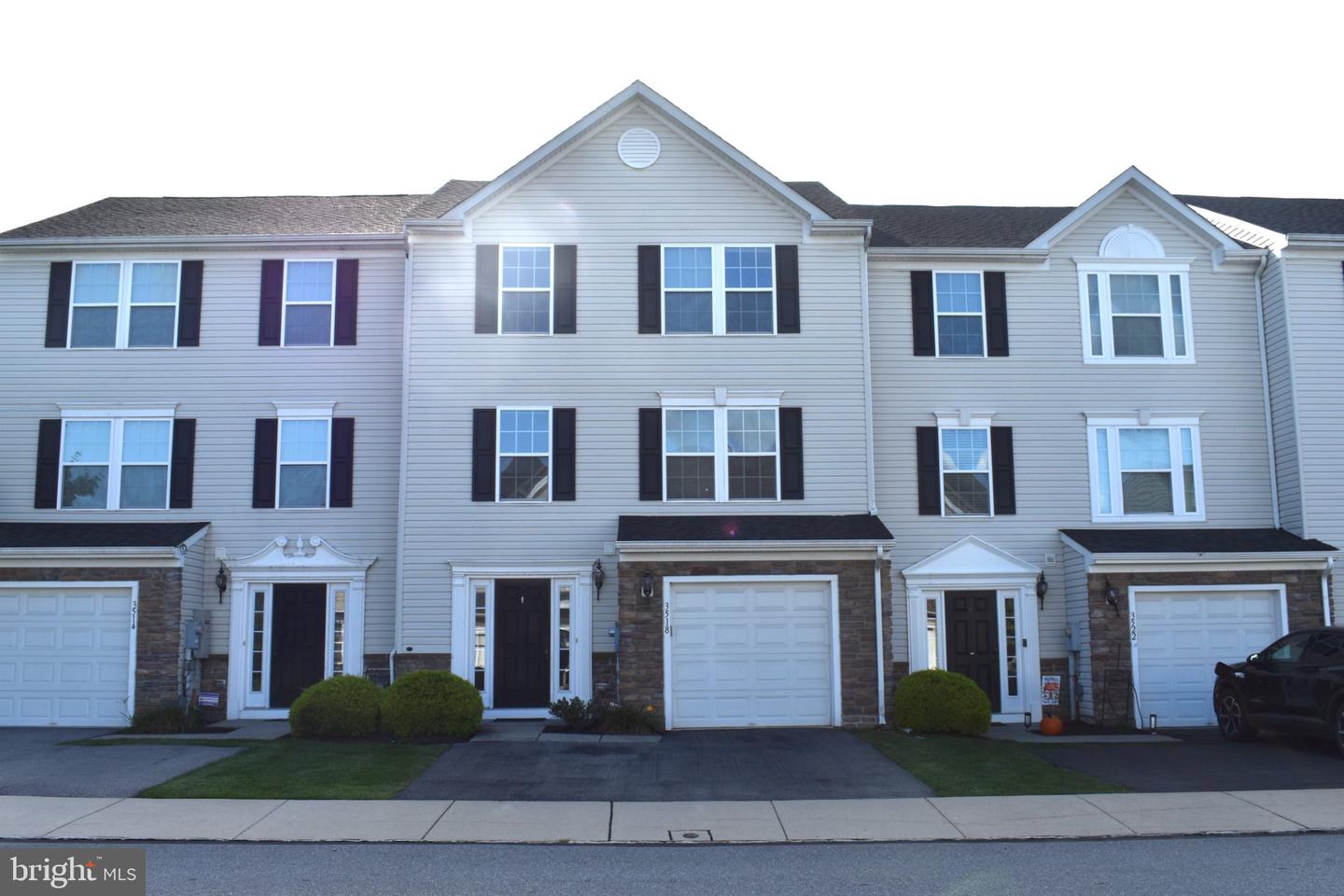 3518 Penfield Way — photo