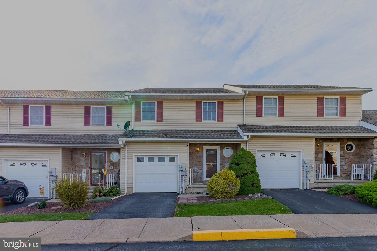 4 Monmouth Ct — photo