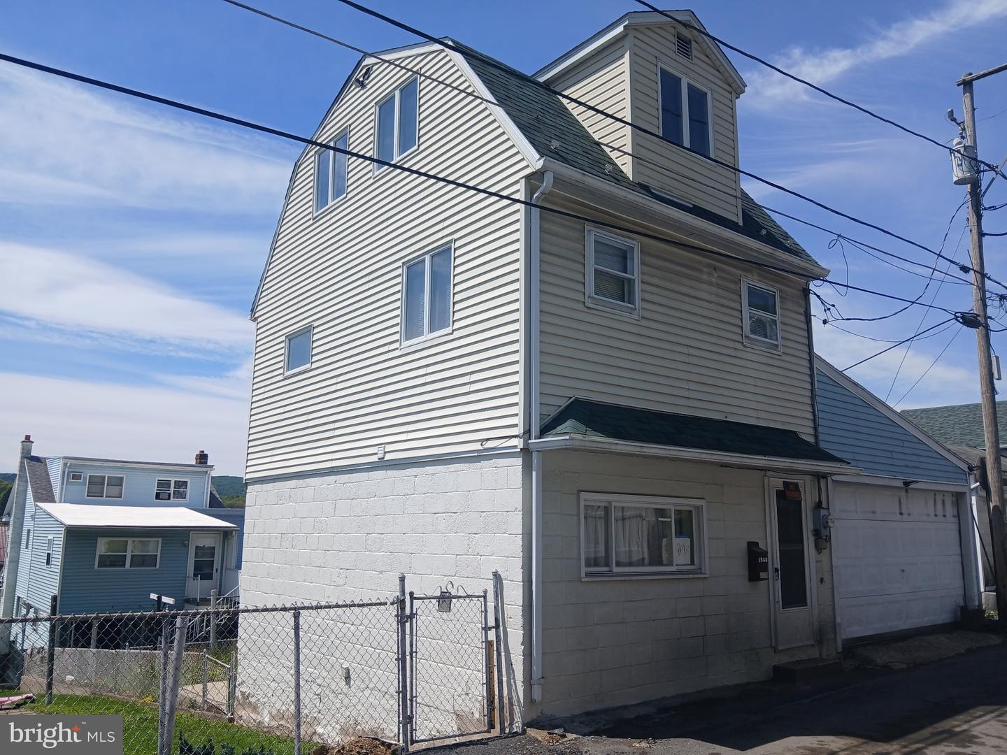 1548 W Independence St — photo