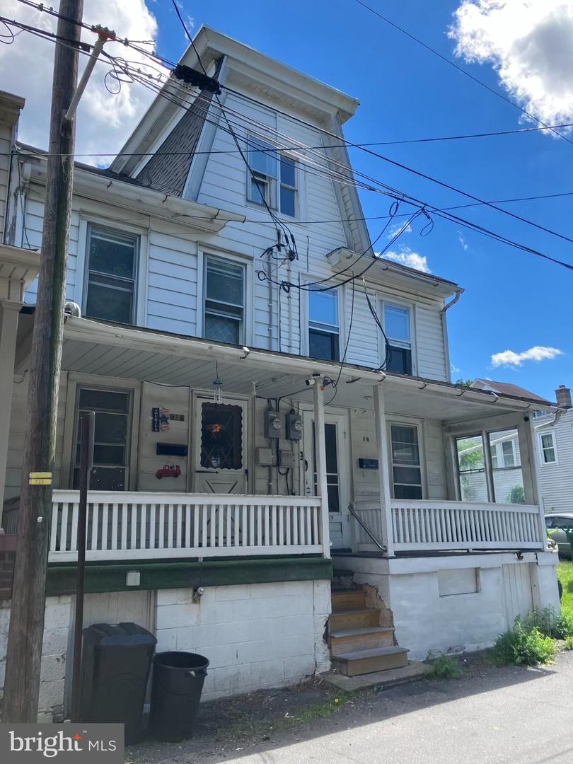 916 W Wood St — photo