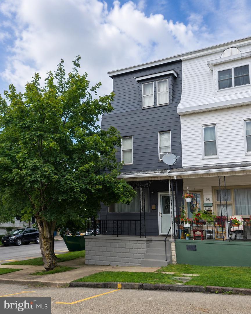 301 S Maple St — photo
