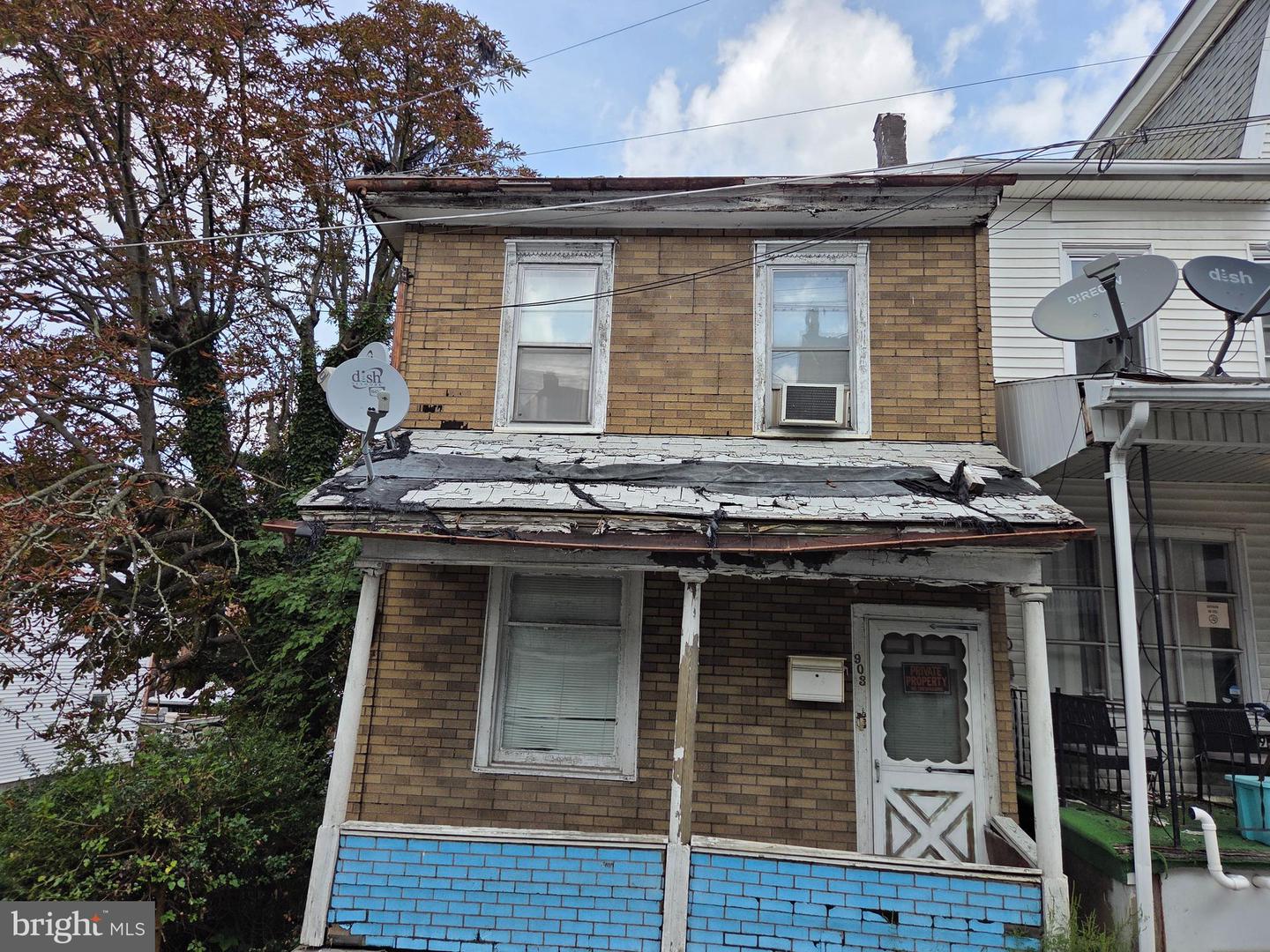 903 E Chestnut St — photo