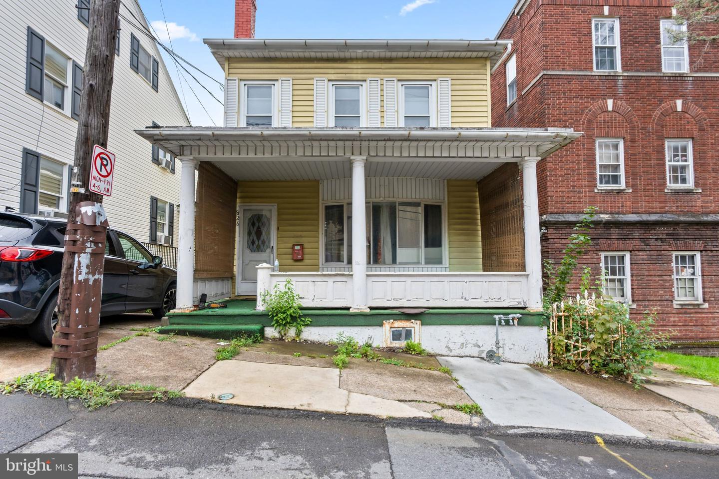 826 E Race St — photo