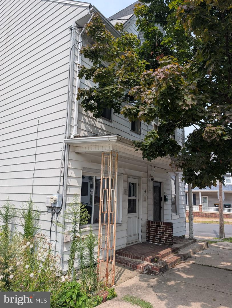 102 S Hickory St — photo