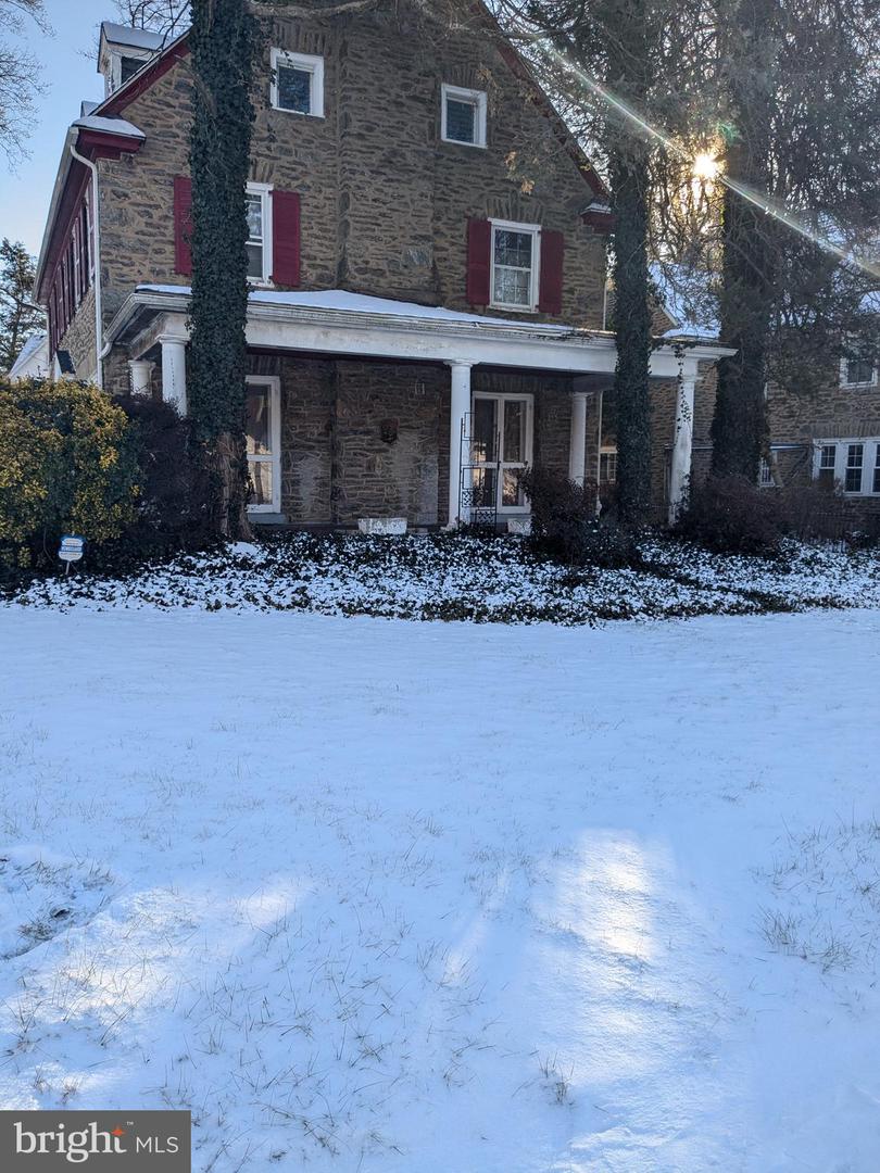 7009 Lincoln Dr — photo