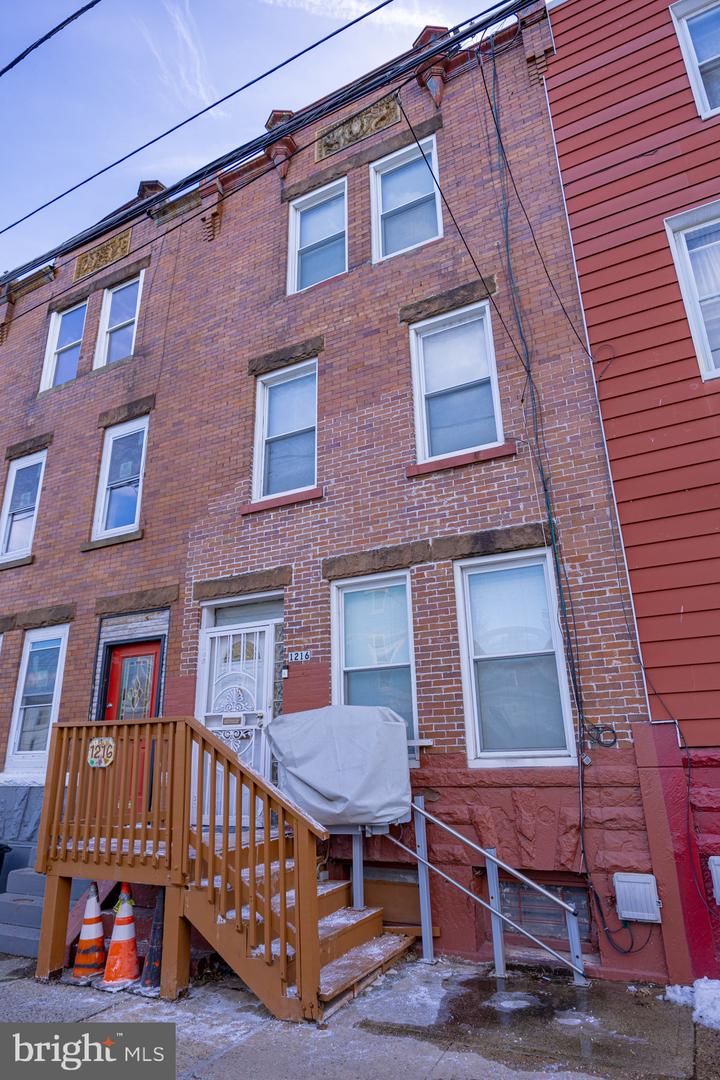1216 W Somerset St — photo