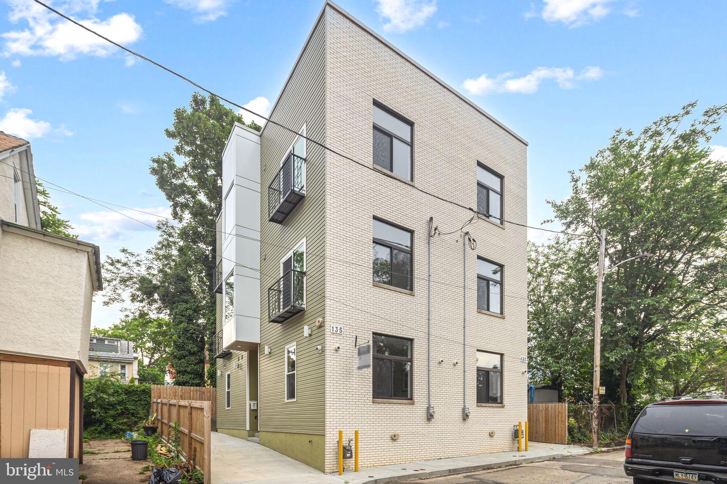 135 E Springer St — photo