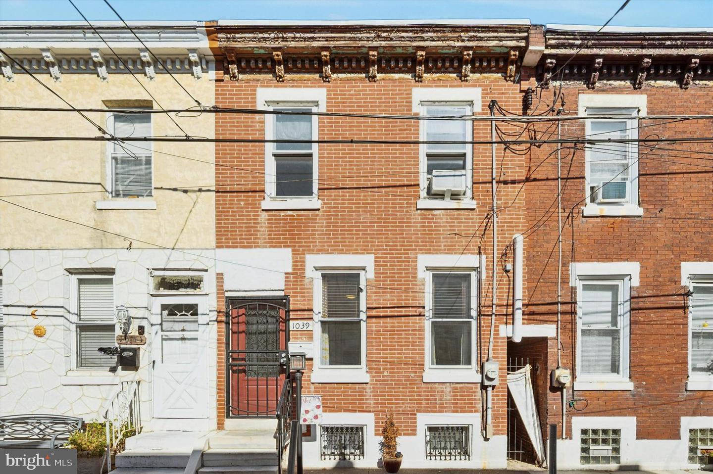 1039 W Russell St — photo