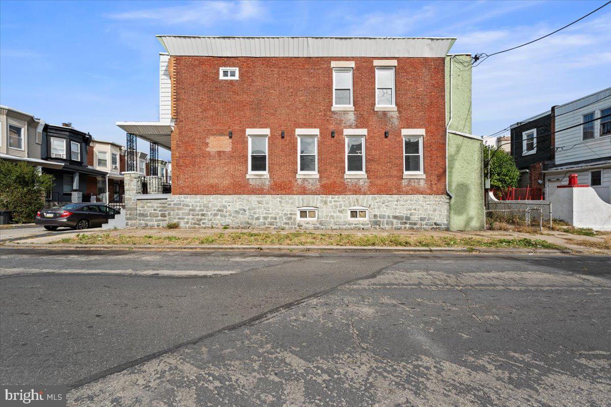 121 S Alden St — photo