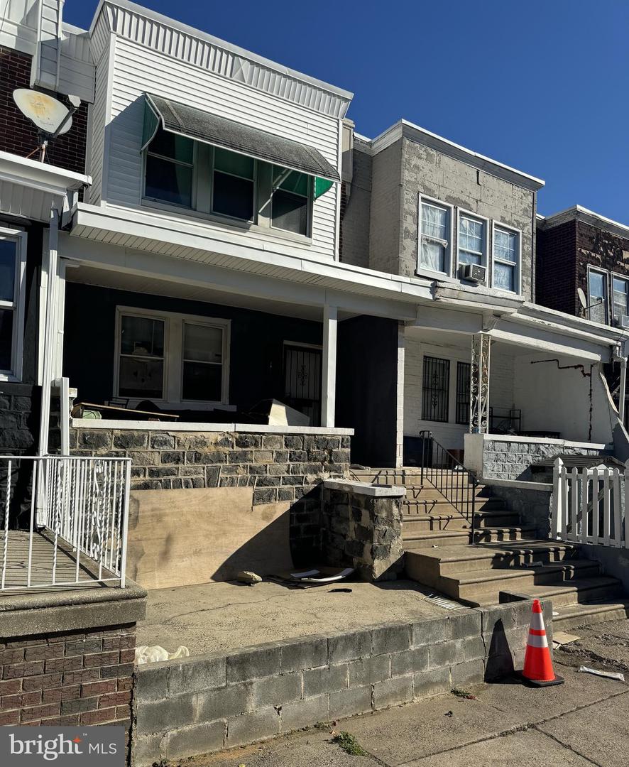 611 W Courtland St — photo