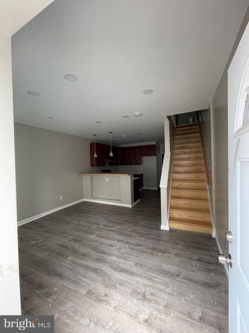1405 W Pacific St — photo