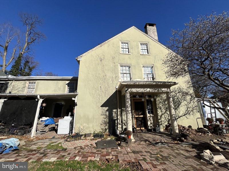 145 W Queen Ln — photo