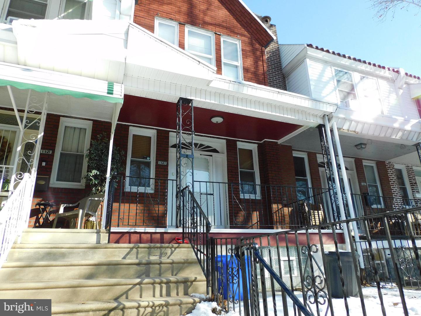 573 E Carver St — photo