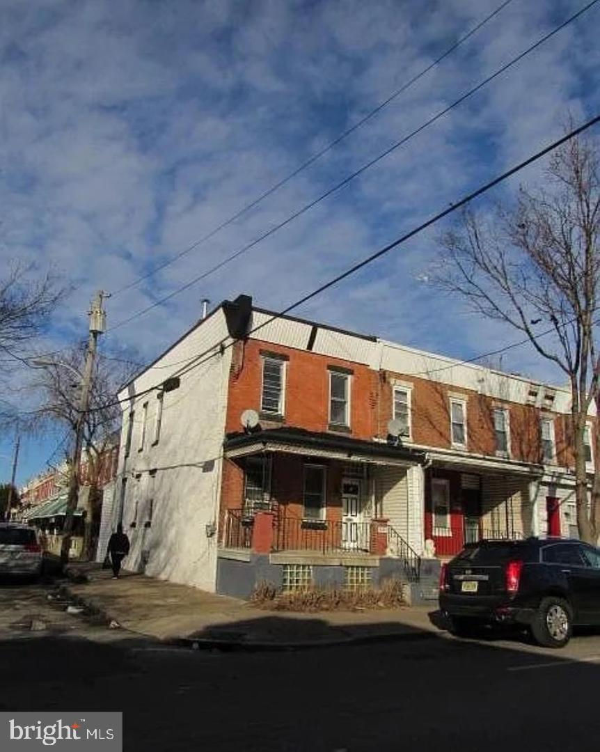 5835 Arch St — photo