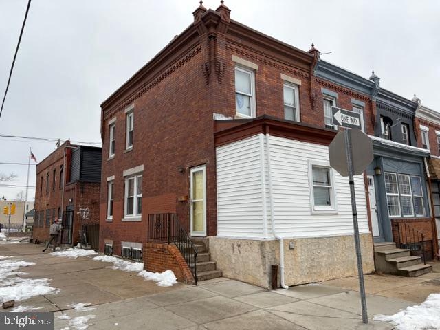 2501-04-06-07-13 S Gross St — photo