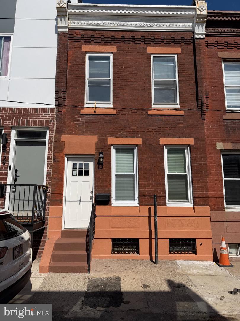 2131 E Monmouth St — photo