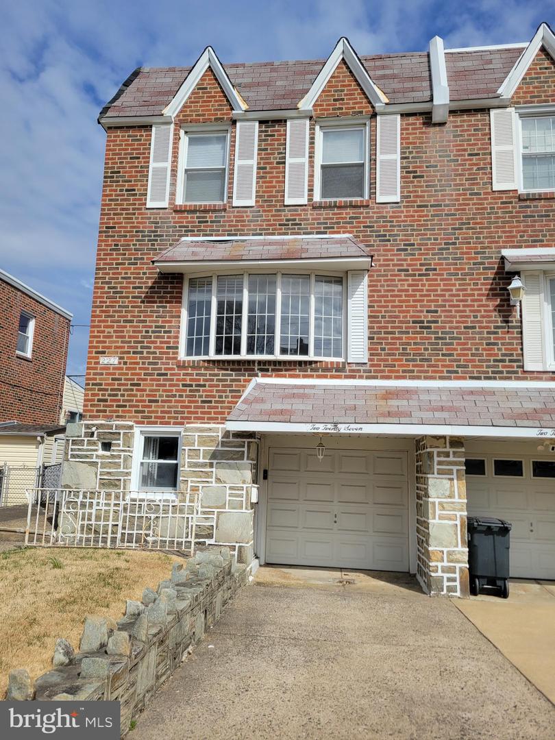 227 Ridgefield Road, Philadelphia, PA 19154