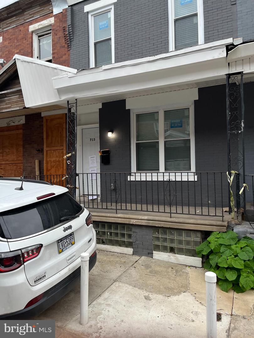 713 E Madison St — photo