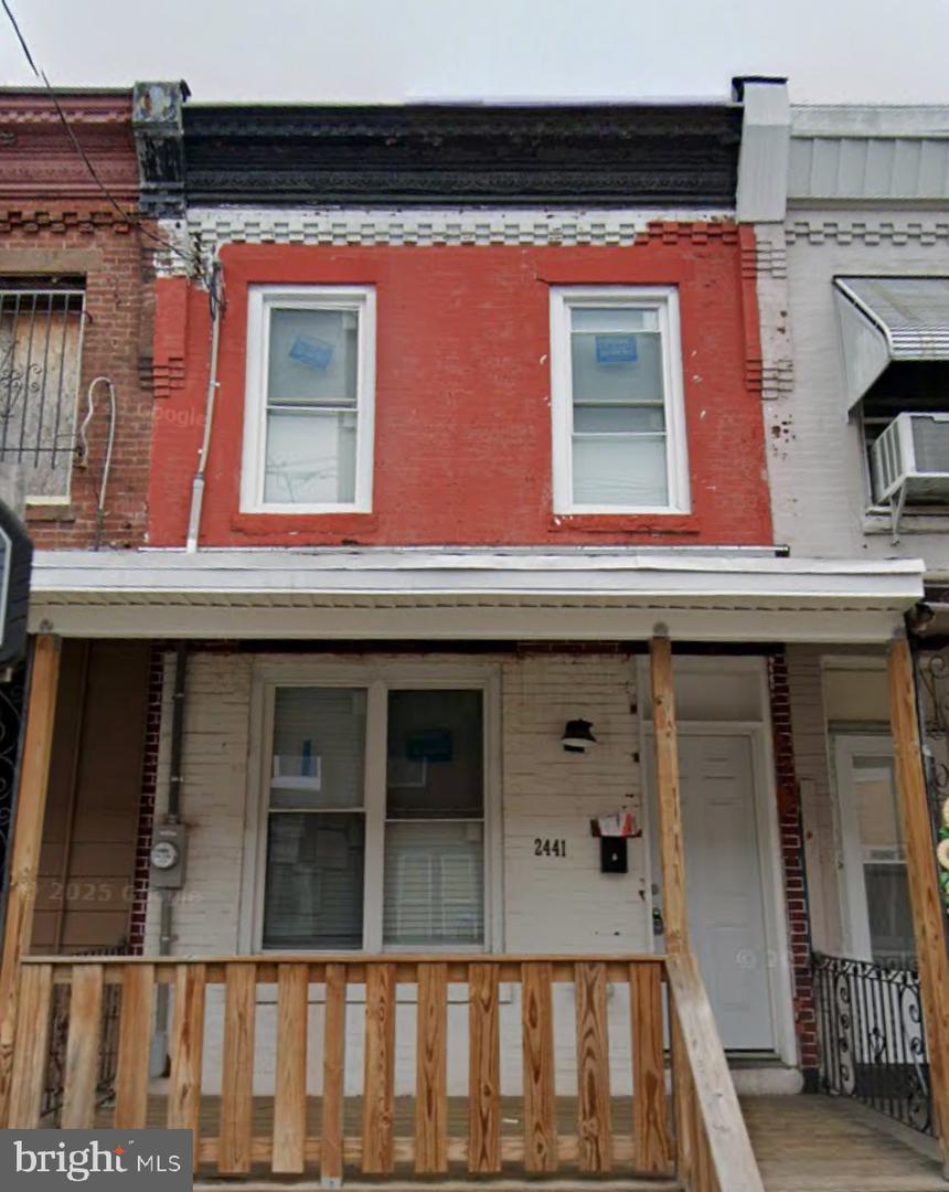 2441 W Oakdale St — photo