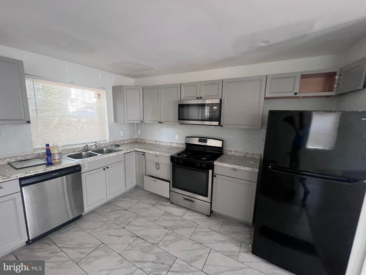 2915 Edgley St — photo