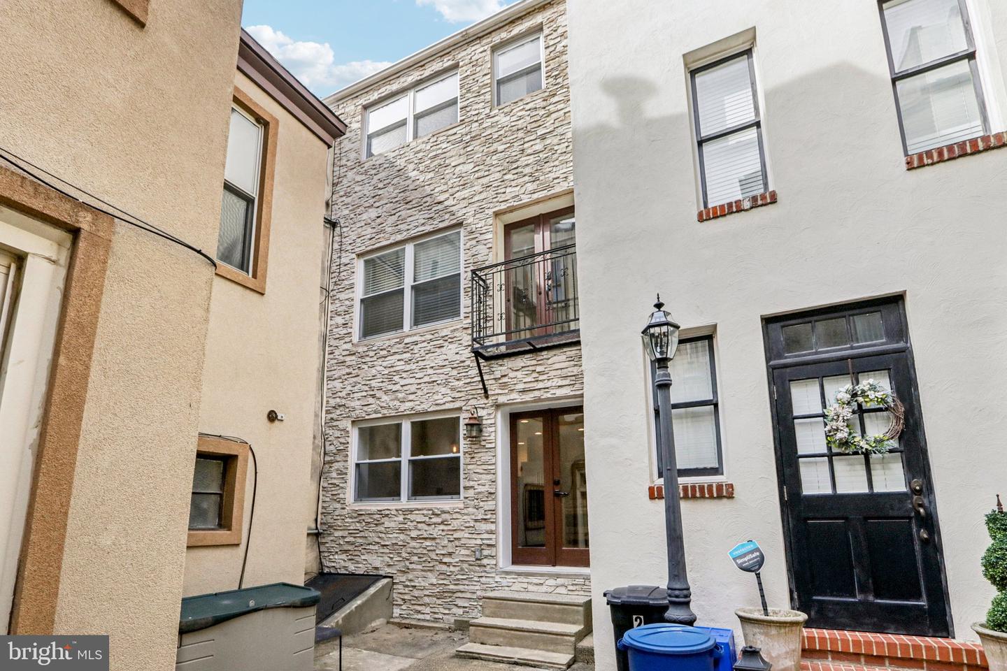 233 Brown St #3 — photo