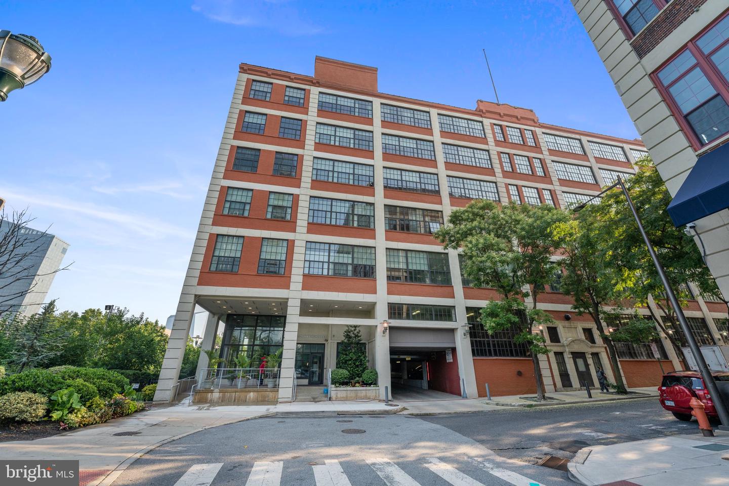 2429-41 Locust St #319 — photo