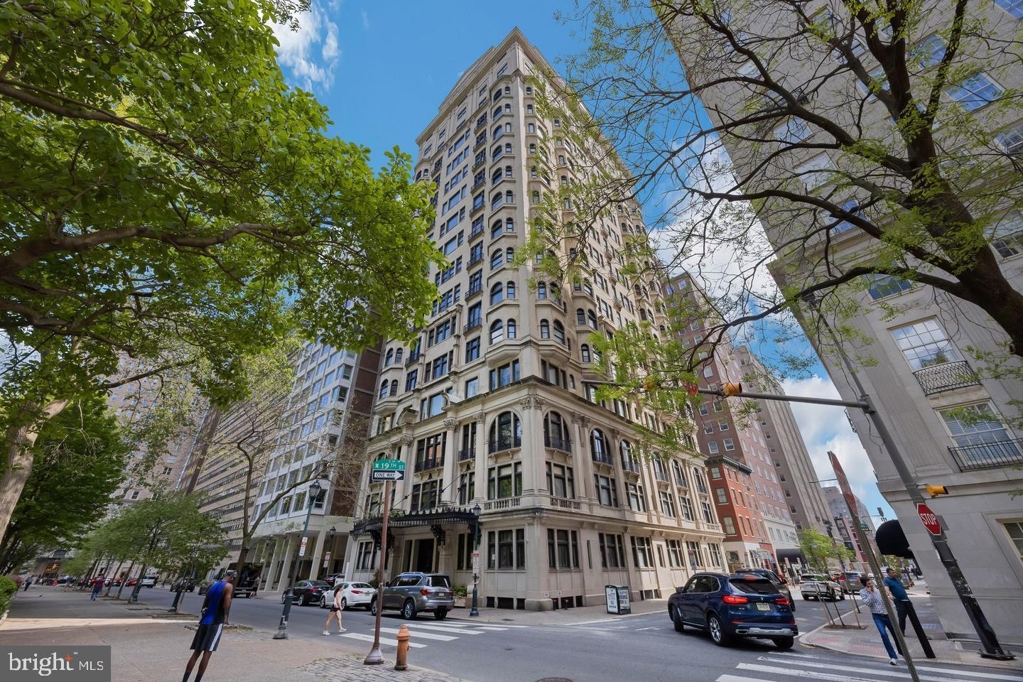 1830-00 Rittenhouse Sq #1E — photo
