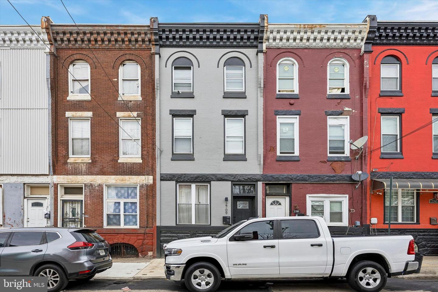2709 W Glenwood Ave — photo