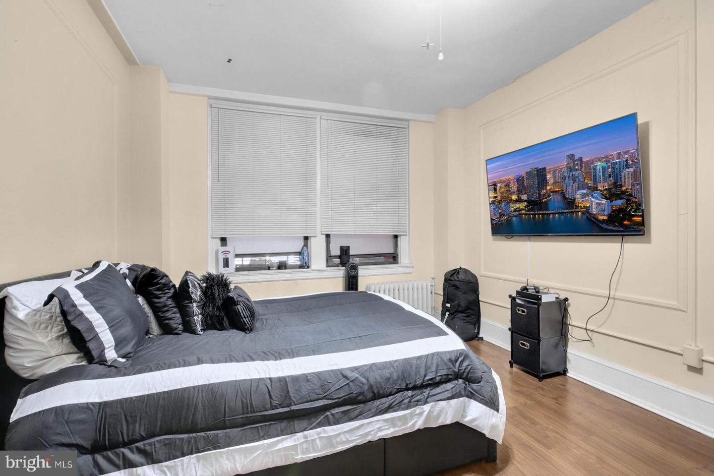 1324 Locust St #420 — photo