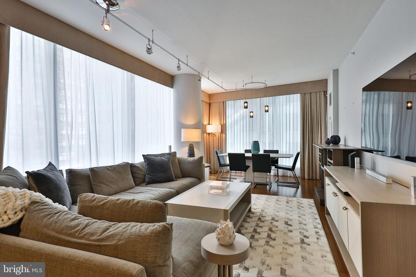 1414-00 S Penn Sq #11H — photo