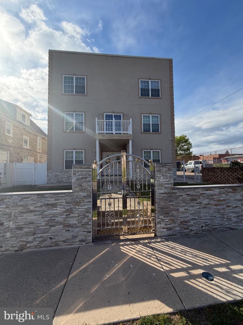 7804-00 Large St — photo