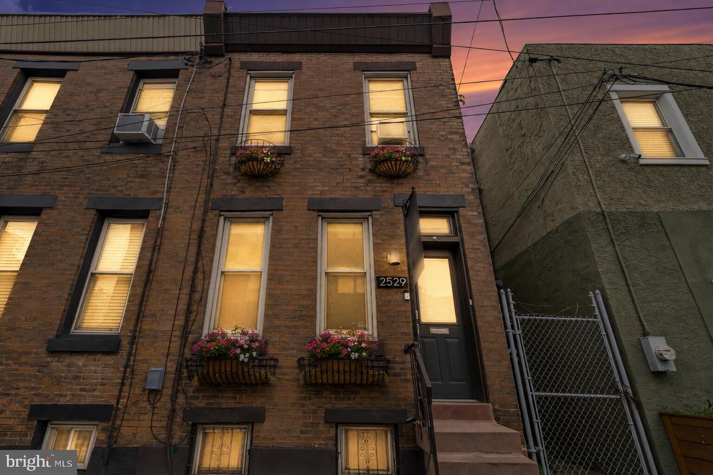2529 E Albert St — photo