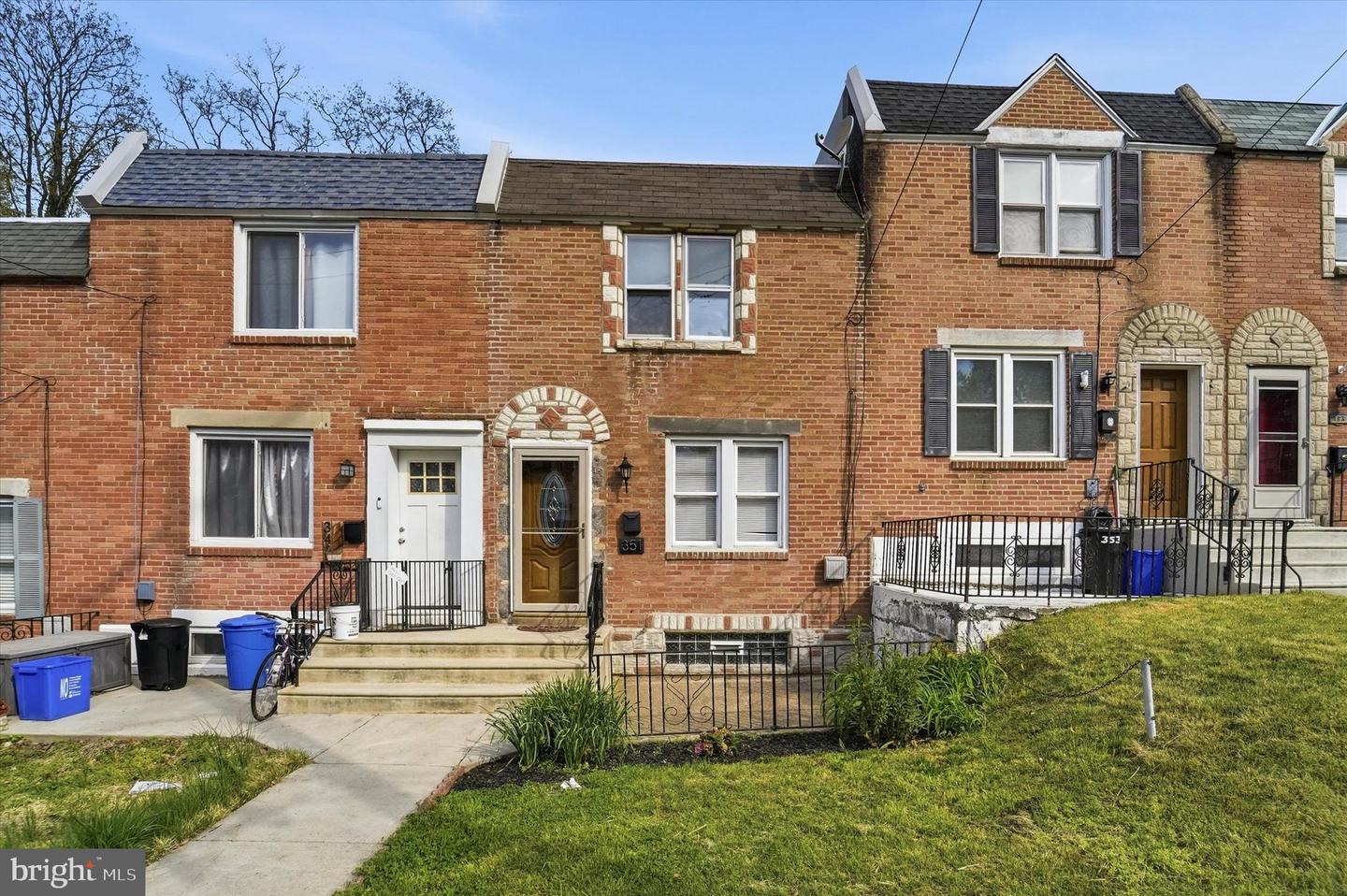 351 W Salaignac St — photo