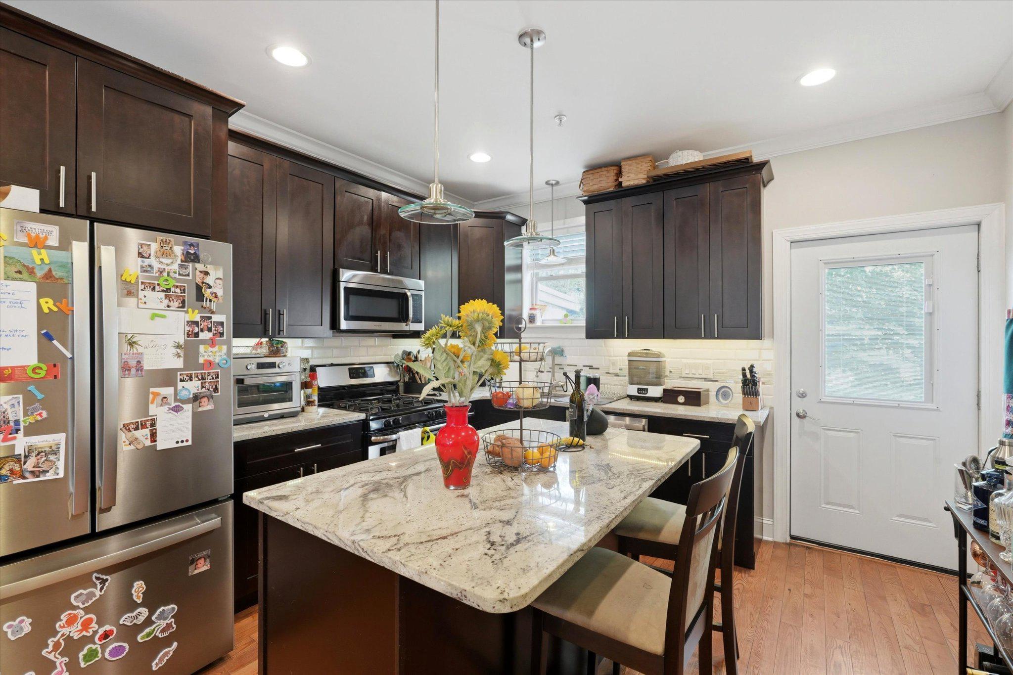 2207 E Oakdale — photo