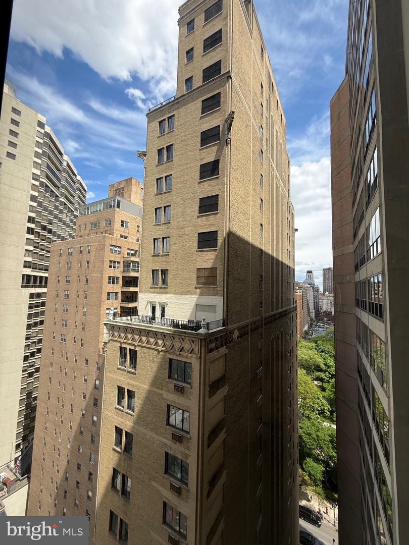 224-30 W Rittenhouse Sq #2317 — photo